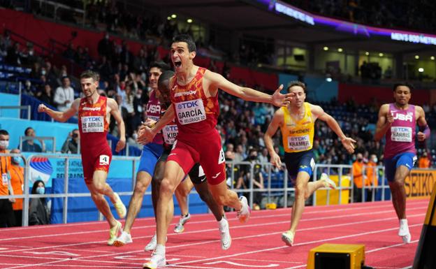 Mariano García, campeón del mundo de 800 en pista cubierta con el salmantino Álvaro de Arriba cuarto