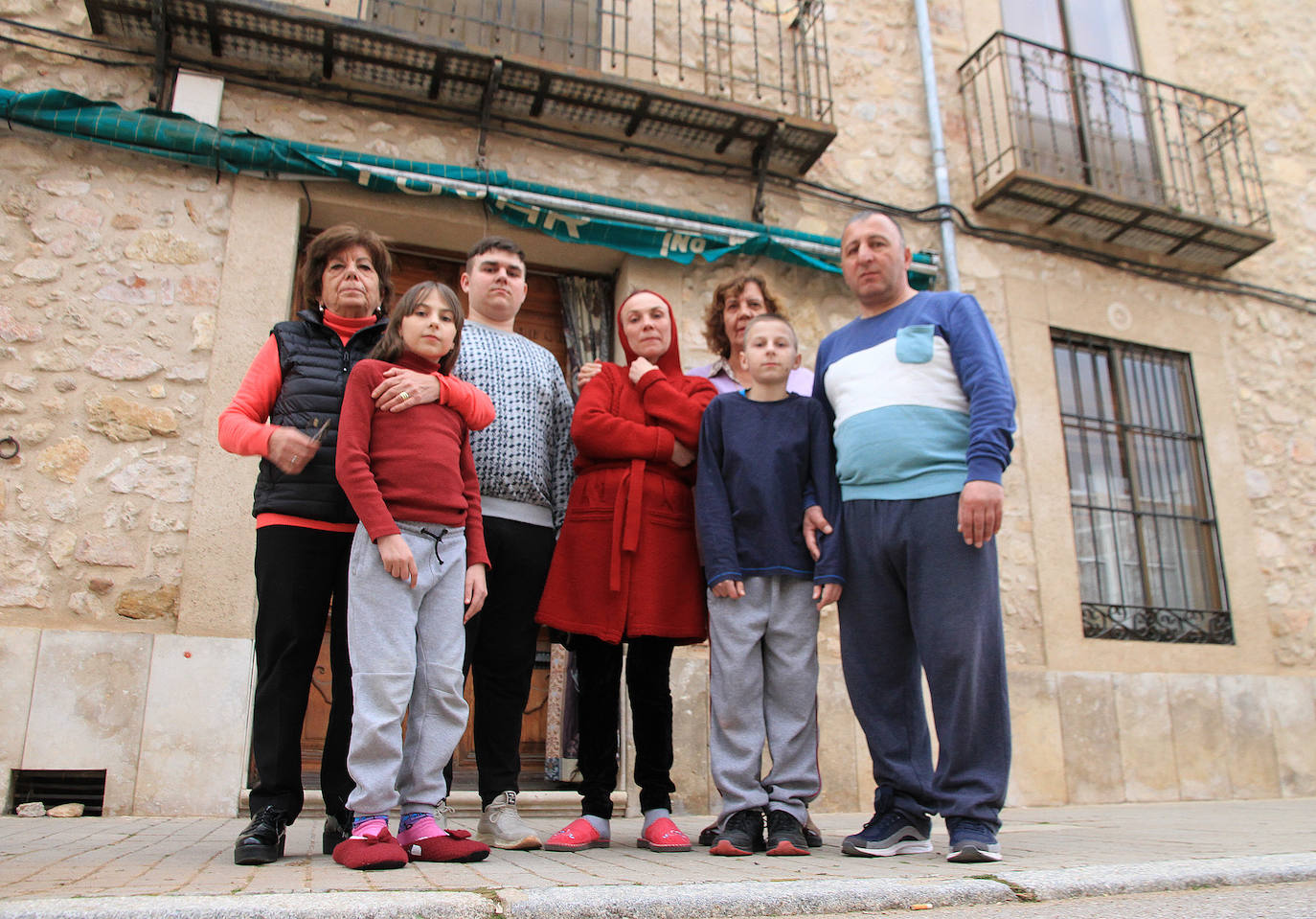 Un nuevo hogar para una familia en permanente huida de la guerra