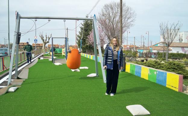 Renovado el suelo del parque infantil del Paseo Alcalde 'José Sánchez' de Santa Marta de Tormes