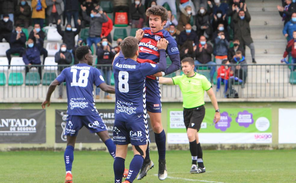 El niño del vestuario tiene hambre de gol