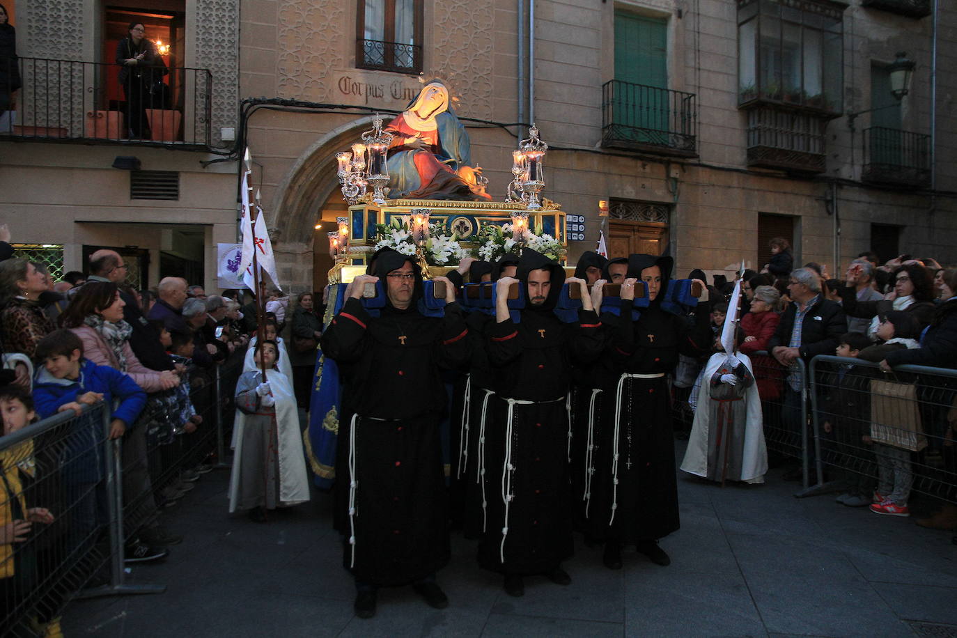 Programa del 8 de abril, Viernes de Dolores