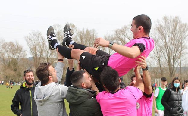 David García de la Loma, colegiado palentino: «Es raro que un árbitro reciba tanto cariño»