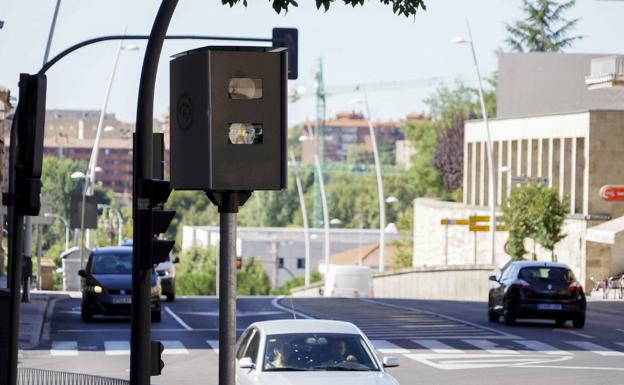 El 72% de las infracciones de tráfico en Salamanca son por exceso de velocidad y el 2% por conducir hablando por el móvil