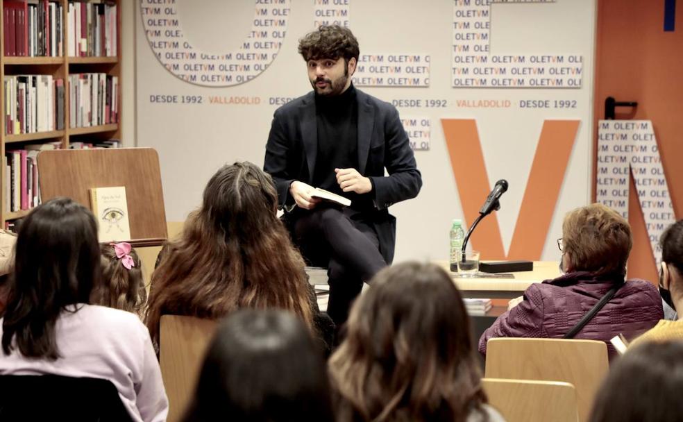 El recital en Valladolid de Miguel Gane, el poeta que triunfa en Tik Tok