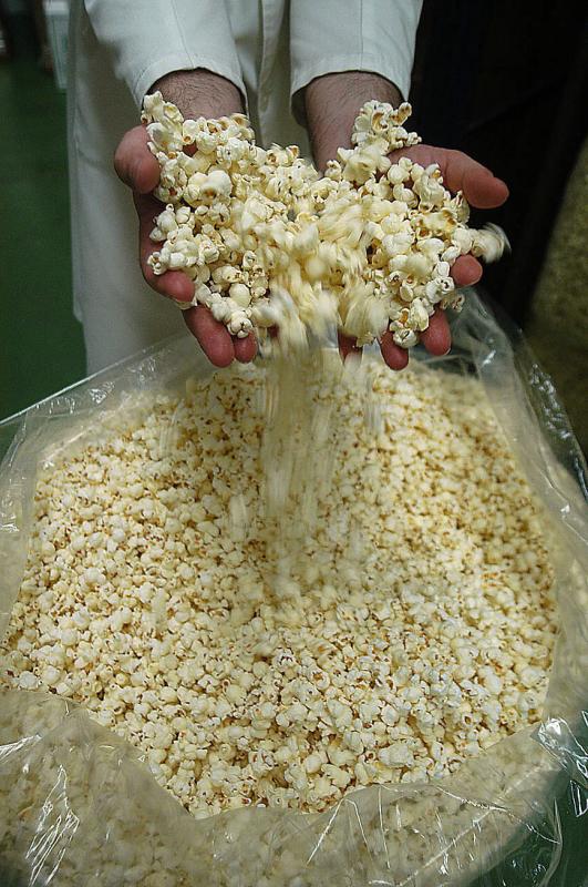 Sanidad retira un lote de palomitas embolsadas vendidas en España