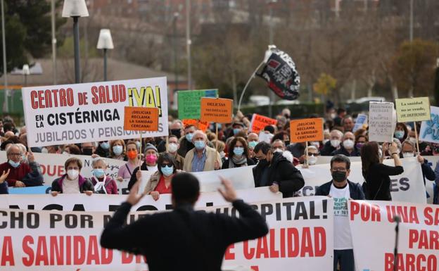 Cientos de manifestantes reclaman en Valladolid una sanidad rural pública y de calidad