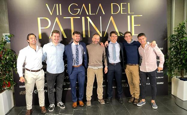 Ángel Ruiz recibe la medalla al Mérito Deportivo de la Federación de Patinaje