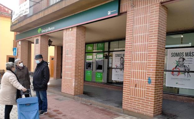 Unicaja estudia prestar su servicio bancario con agentes en Tudela de Duero y Olmedo