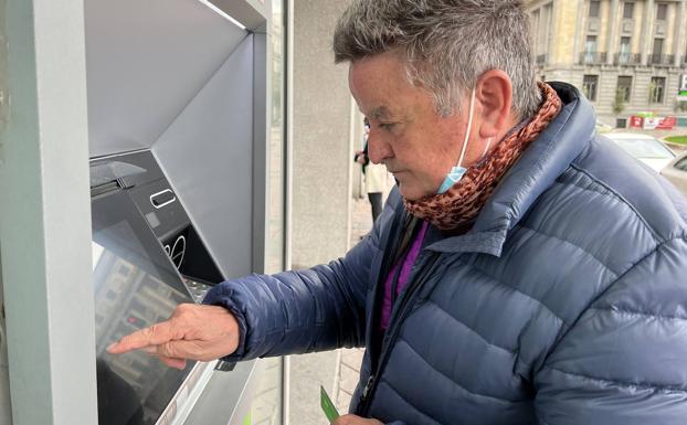 Jubilados frente a la tecnología en Valladolid: seis problemas que dificultan su vida diaria