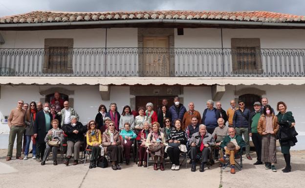 Emotivo encuentro familiar en Santibáñez de Béjar con un centenar de participantes