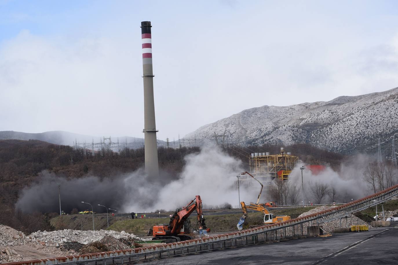 La Térmica de Velilla del Río Carrión va desapareciendo poco a poco