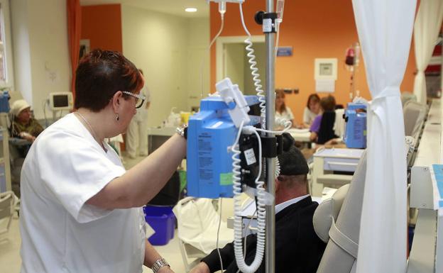 La factura de la luz amenaza la diálisis domiciliaria de 156 enfermos renales