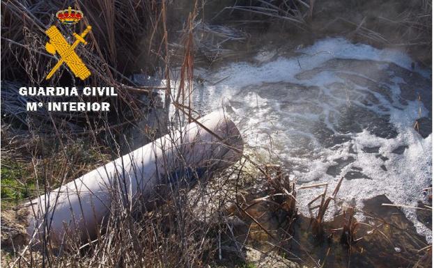 Cuatro investigados por verter residuos peligrosos en un cauce en Olmedo