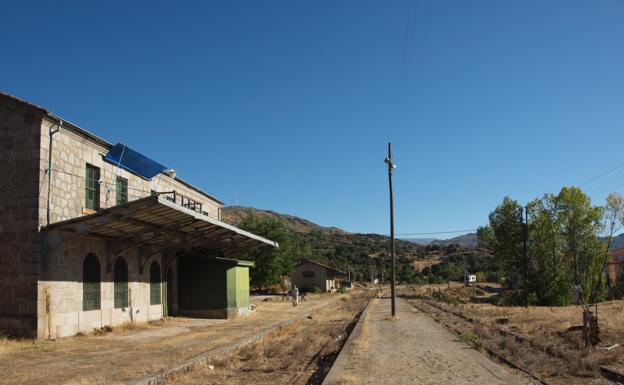 Adif cede 56 kilómetros de línea férrea para impulsar una vía verde entre Navalmoral de Béjar y Alba de Tormes