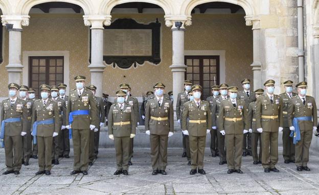 La 284 promoción de la artilleros celebra sus bodas de plata en la Academia de Segovia