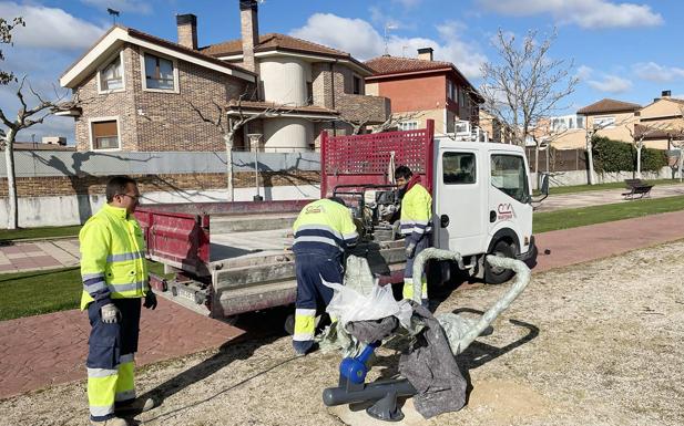 El Ayuntamiento de Carbajosa instala aparatos biosaludables en la urbanización Carpihuelo
