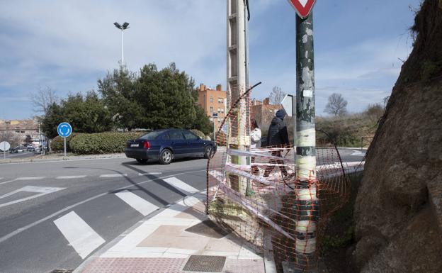 Correos eleva a 70.000 euros su petición al Ayuntamiento para mover el poste entre Vía Roma y San Gabriel