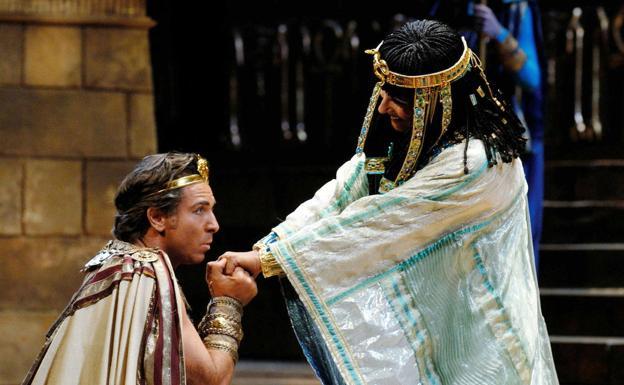 'Aida' llega al Zorrilla con recursos visuales y homenaje a Ucrania