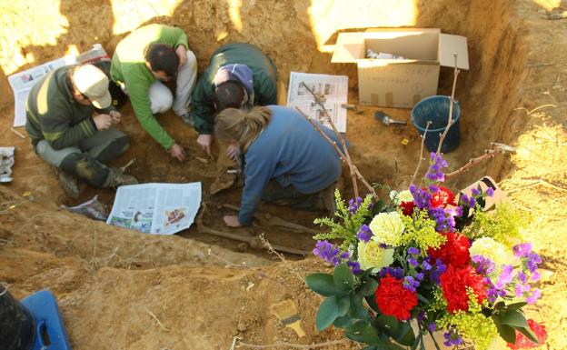 Familiares de represaliados del Franquismo: «La verdadera concordia es darles digna sepultura y honrar su nombre»