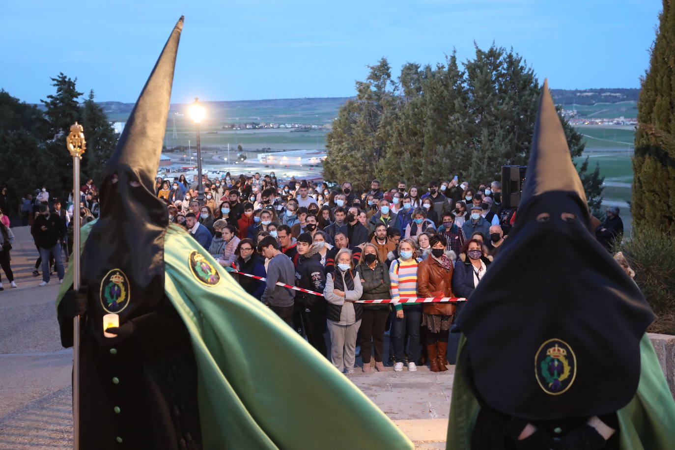 Dolor a los pies del Cristo del Otero