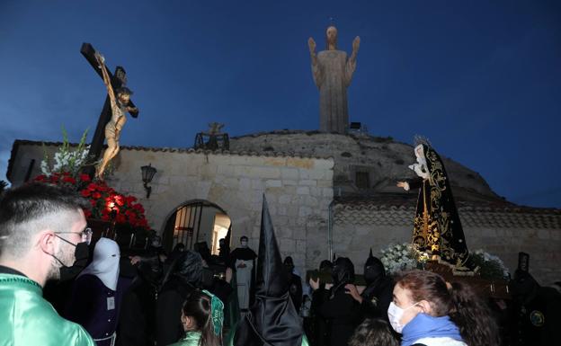 La Virgen del Dolor se encuentra con el Cristo en el Otero