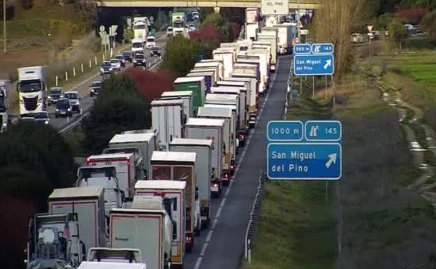 Una colisión múltiple en Geria provoca 3 kilómetros de retención en la A-62