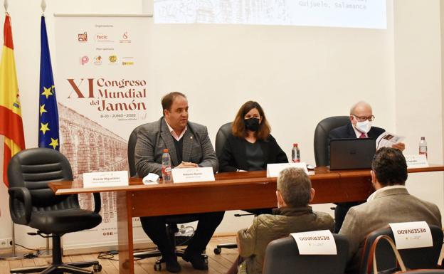 El alcalde de Guijuelo participa en la jornada 'Contra la despoblación, más jamón'