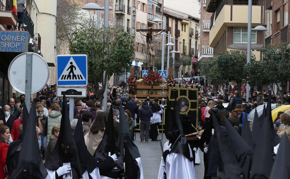 Santa Eulalia revive su pasión por la Esperanza