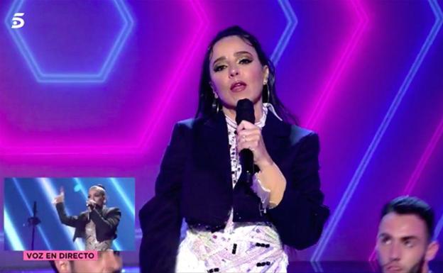 Carmen Alcayde arranca la ovación del público cantando 'SloMo' como Chanel