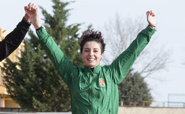 Sandra San Miguel logra la medalla de oro autonómica en el único 5.000 que ha corrido