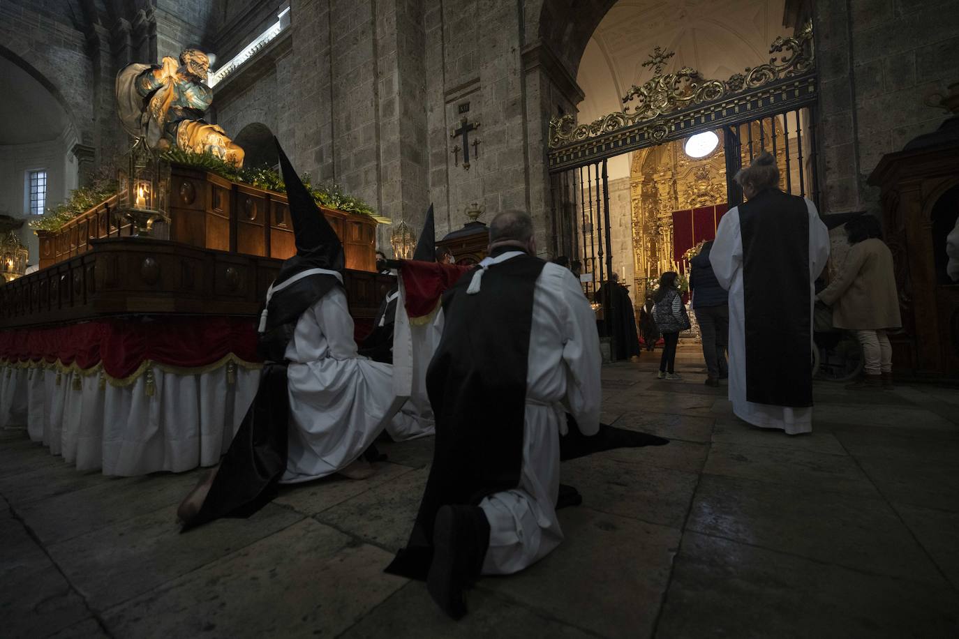 Estación Eucarística en la Catedral de la Cofradía de Nuestro Padre Jesús Resucitado, María Santísima de la Alegría y las Lágrimas de San Pedro
