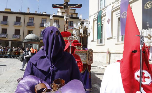 El Cristo de la Misericordia encuentra el Indulto en las calles de Palencia