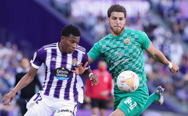 El Real Valladolid suma un punto en un partido que mereció ganar