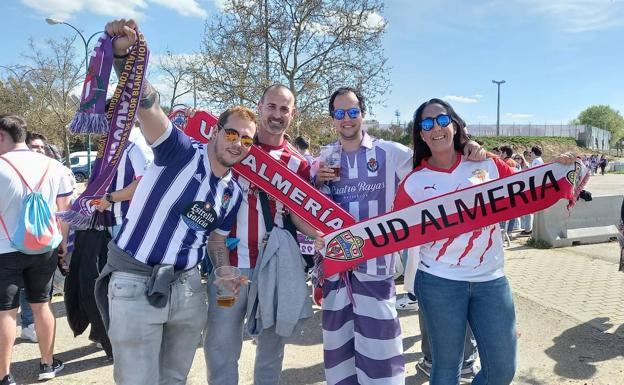 Recibimiento de Primera con decenas de bufandas blanquivioletas al viento