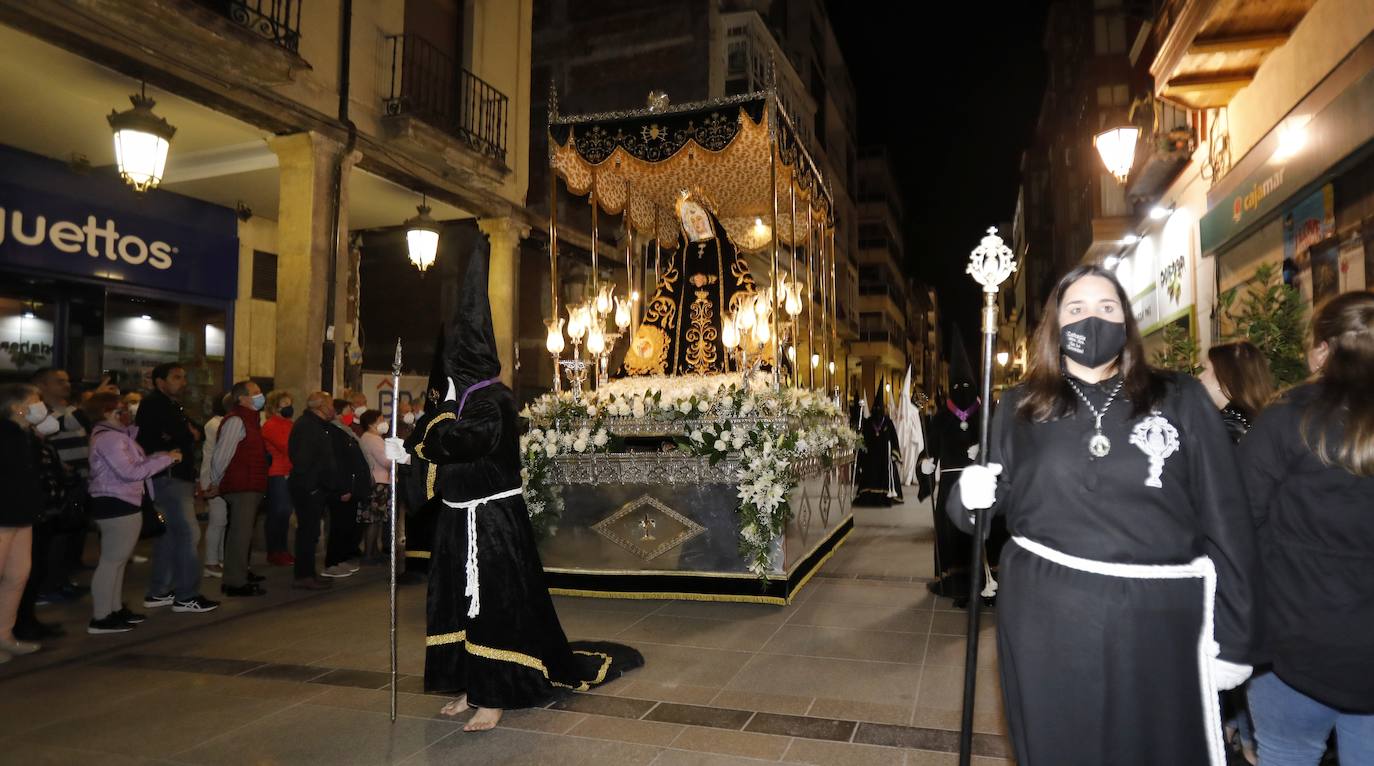 Los palentinos se echan a la calle en la popular procesión que honra a la mujer