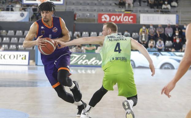 El Palencia Baloncesto se desinfla al final
