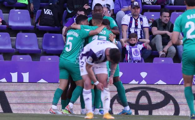 Cuatro goles encajados en el tramo final le han costado al Real Valladolid perder ocho puntos