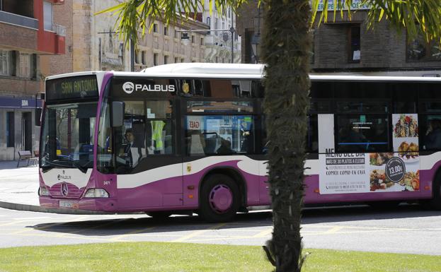 Un pasajero de 66 años agrede al conductor de un autobús urbano de Palencia