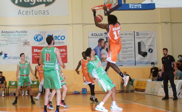 Bertrand Awana refuerza los entrenamientos del UEMC hasta final de temporada