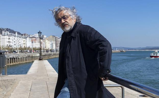 «Con el móvil, entregamos un arma a los niños sin enseñarles a usarla»