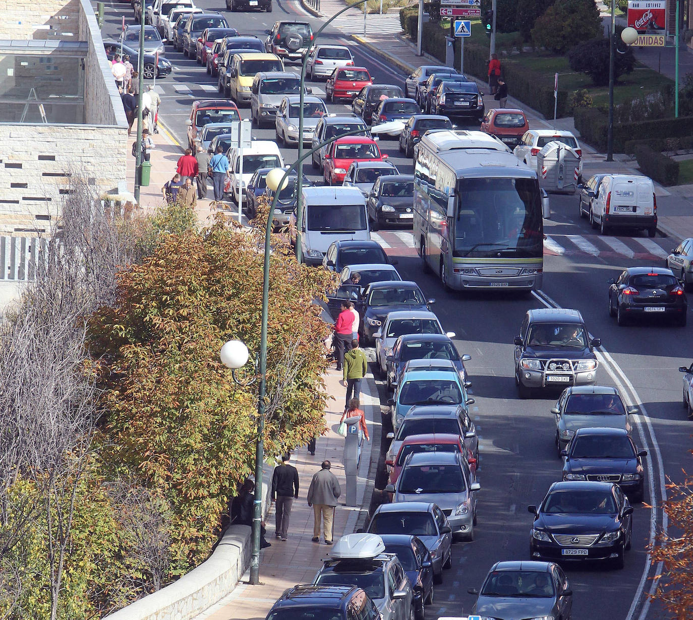 Cuatro heridos en un accidente entre tres vehículos en Vía Roma