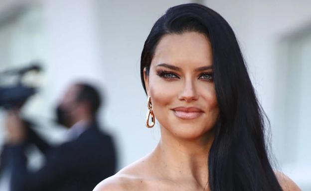 Emocionante ceremonia para conocer el sexo del tercer hijo de Adriana Lima