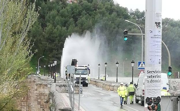 Un incidente en las obras del puente de Cabezón deja sin agua a 1.500 vecinos
