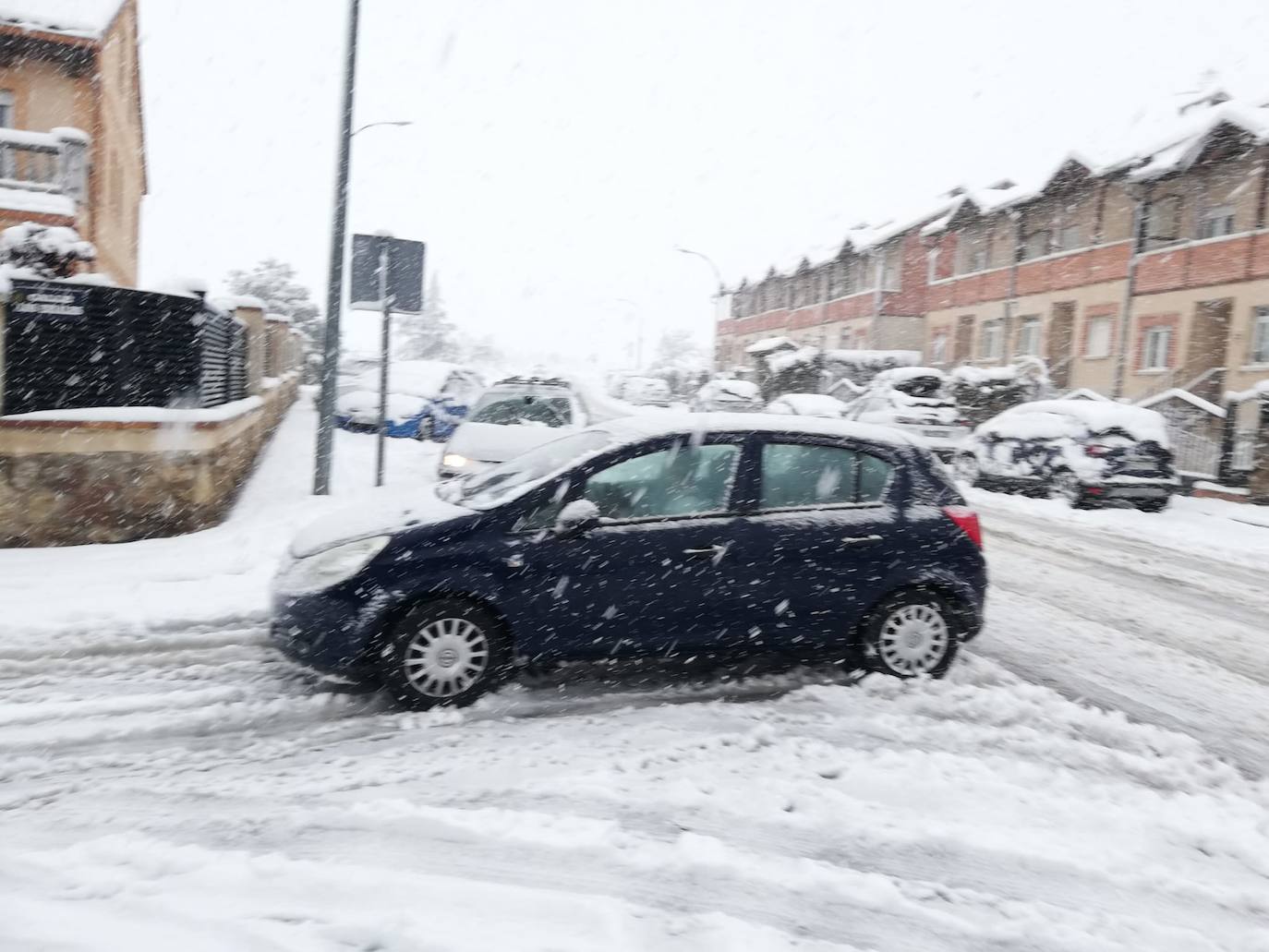 La localidad segoviana de Palazuelos de Eresma amanece cubierta de nieve