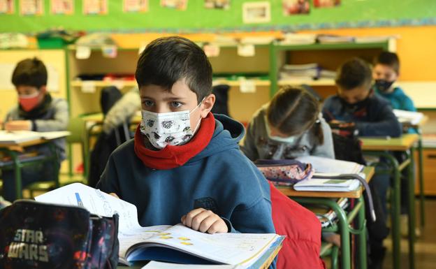 Las mascarillas dejan de ser obligatorias en los centros educativos de Castilla y León