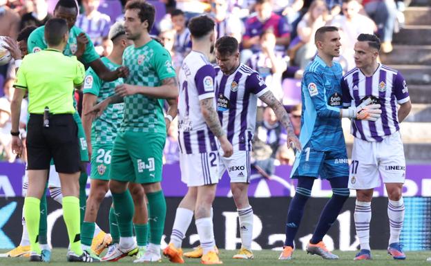 Sorpresa en Valladolid por la sanción a dos jugadores del Sporting en comparación con la reciente a Sergio León
