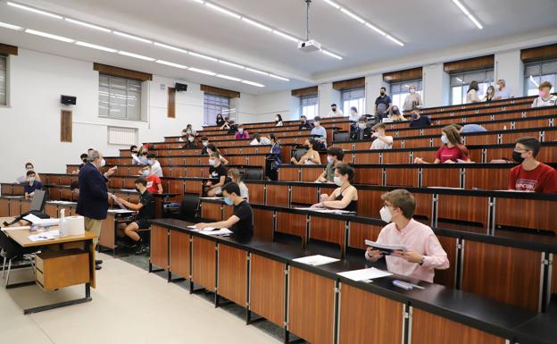La Universidad de Salamanca recomienda seguir utilizando la mascarilla en las aulas