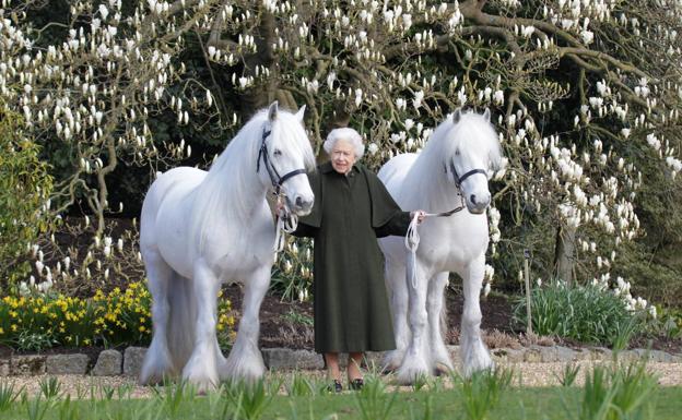 La reina Isabel II celebra en privado su 96 cumpleaños