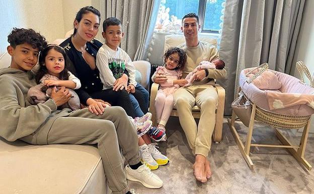 Cristiano Ronaldo y Georgina Rodríguez presentan a su hija recién nacida