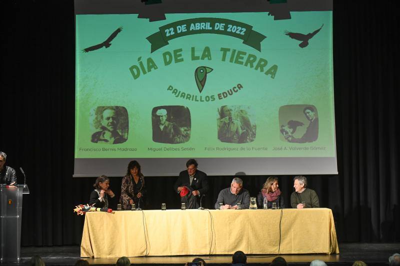 Escolares de Pajarillos homenajean a los pioneros del ecologismo en el Día de la Tierra